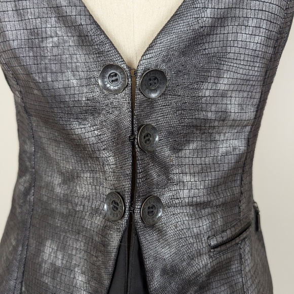 Guess Vest Waistcoat Faux Snake Sleeveless Button Up Textured Fitted - Picture 12 of 12